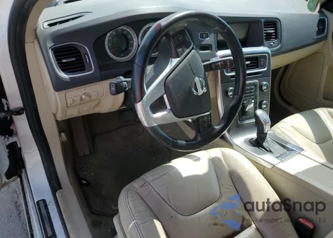 2013 Volvo S60 T5 z USA, uszkodzony, nr VIN YV1612FH6D2210414